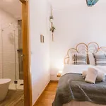 Cliff Surf House بيت شباب أدوس كونهادوس