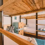 Cliff Surf House * أدوس كونهادوس