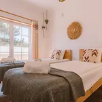 بيت شباب Cliff Surf House أدوس كونهادوس