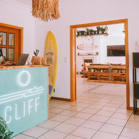 Cliff Surf House ホステル ア・ドス・クニャードス