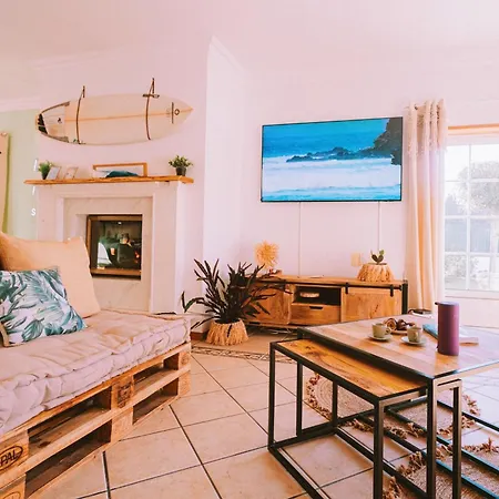 Cliff Surf House Albergue